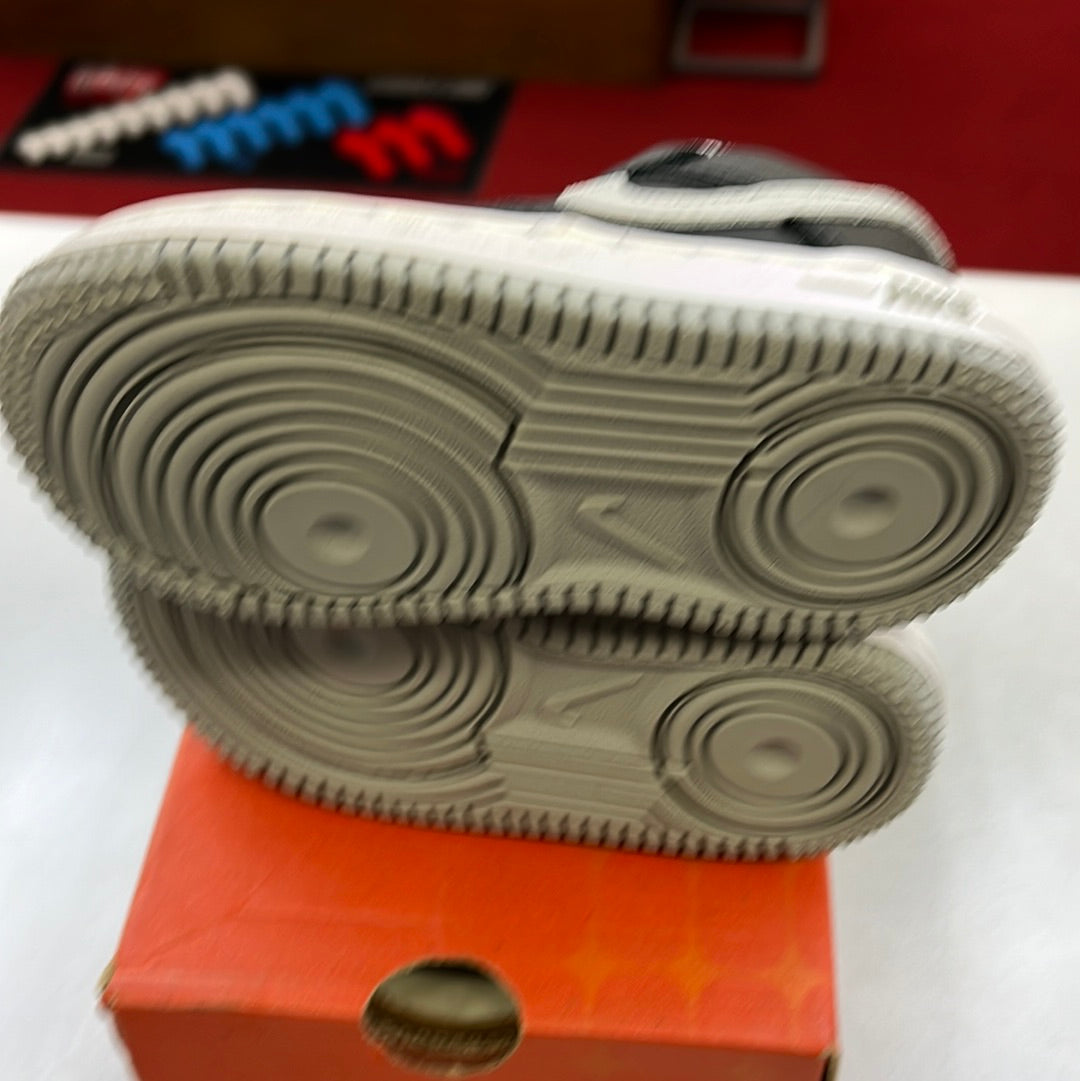 SZ: 6.5C. 2003 Baby Nike AF1 Low.