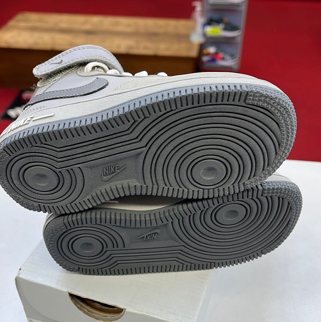 SZ 8C. 2009 Baby Nike AF1 Mid.