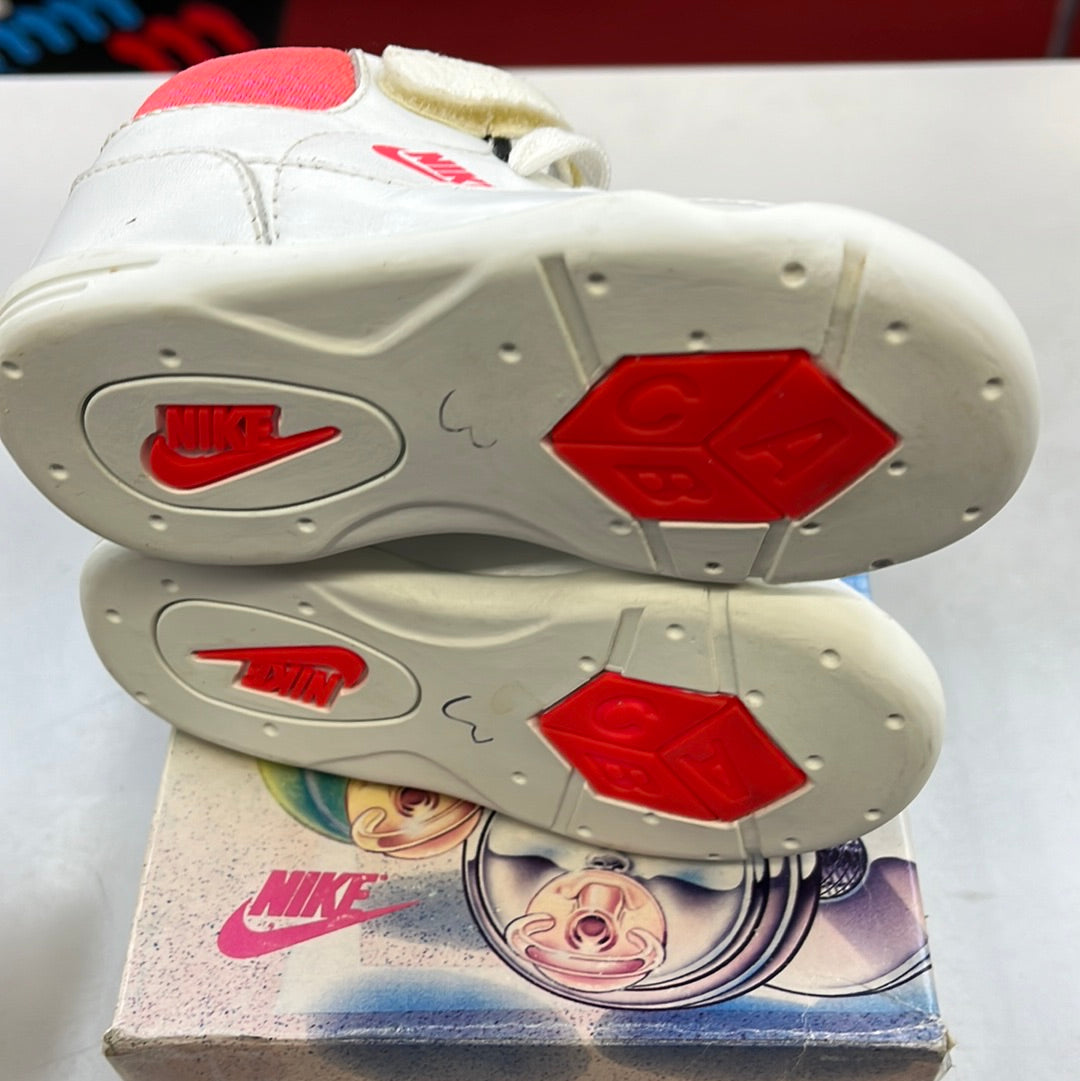 SZ: 5.5C Baby Nike Conditioner.