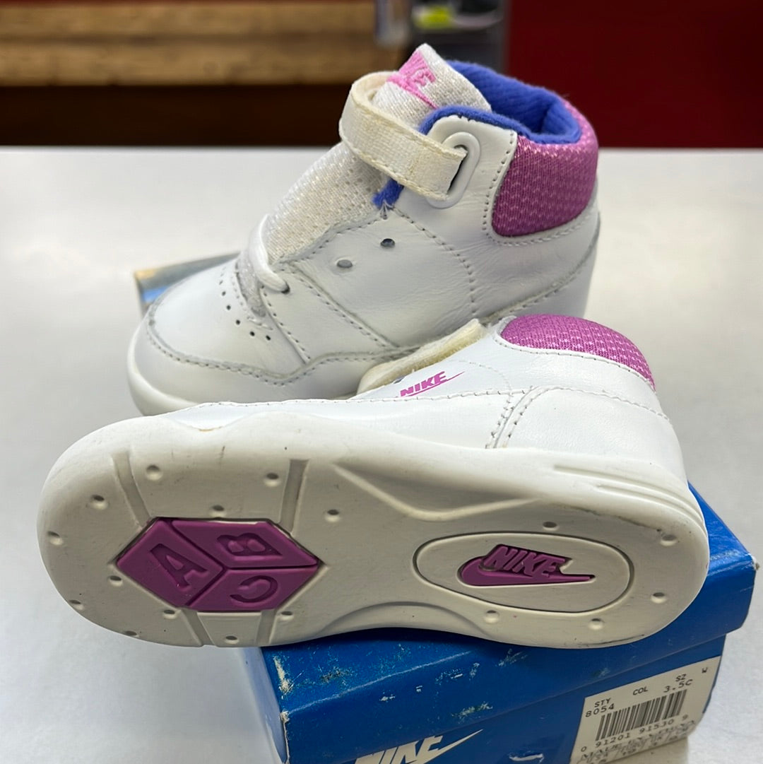 SZ 3.5C 1990 Baby Nike Conditioner.