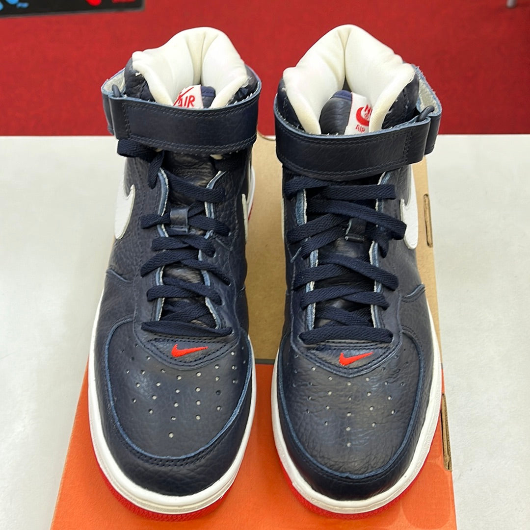 SZ 10.5 Men. 2000 Nike Air Force 1 Mid.