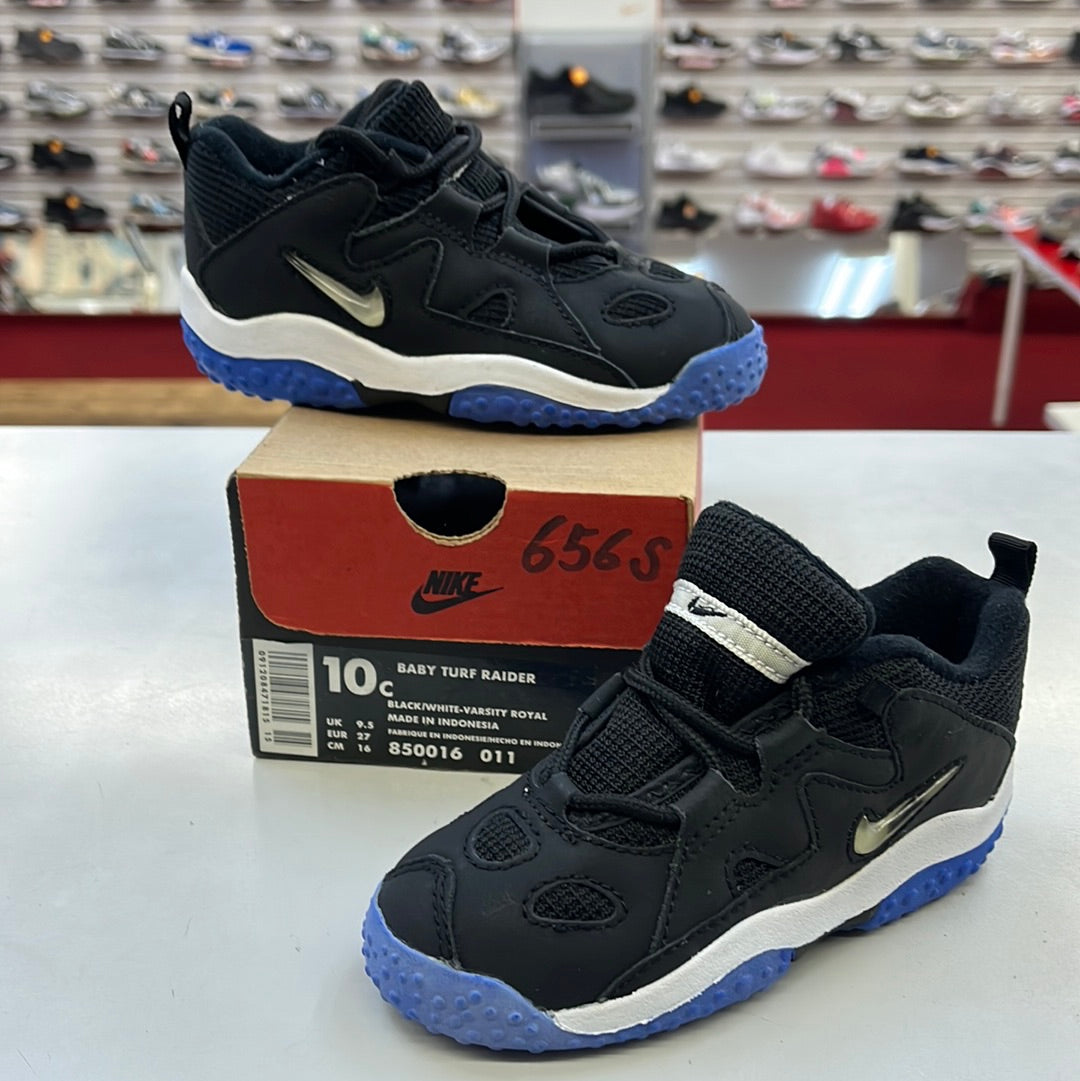 SZ 10C. 1996 Baby Nike Turf Raider.