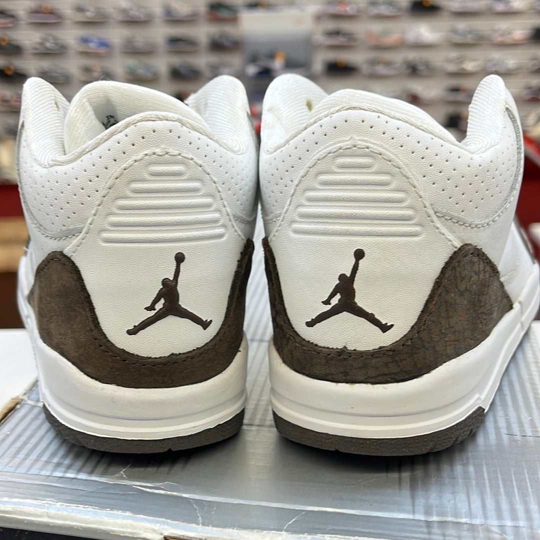 SZ 1Y. 2001 Jordan 3 Mocha.