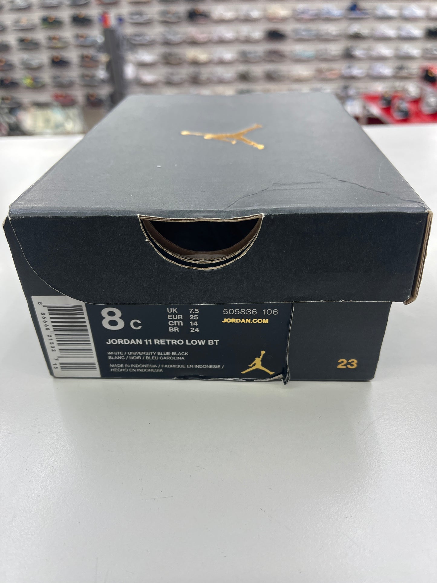 SZ 8C.     Used 2016 Jordan 11 Retro Univ Blue.