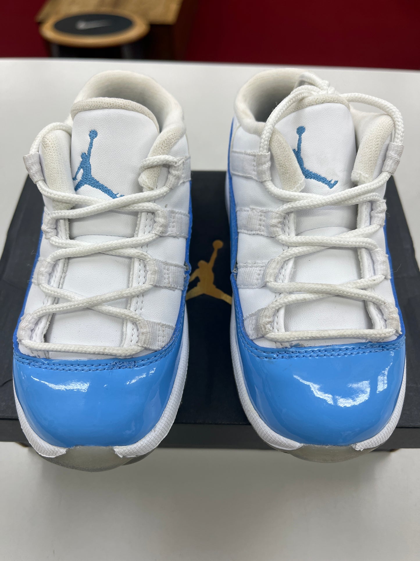 SZ 8C.     Used 2016 Jordan 11 Retro Univ Blue.