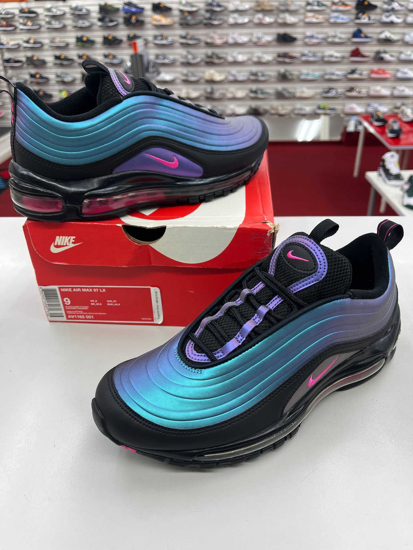 SZ 9 Men.       2018 Nike Air Max 97 Throwback Future.