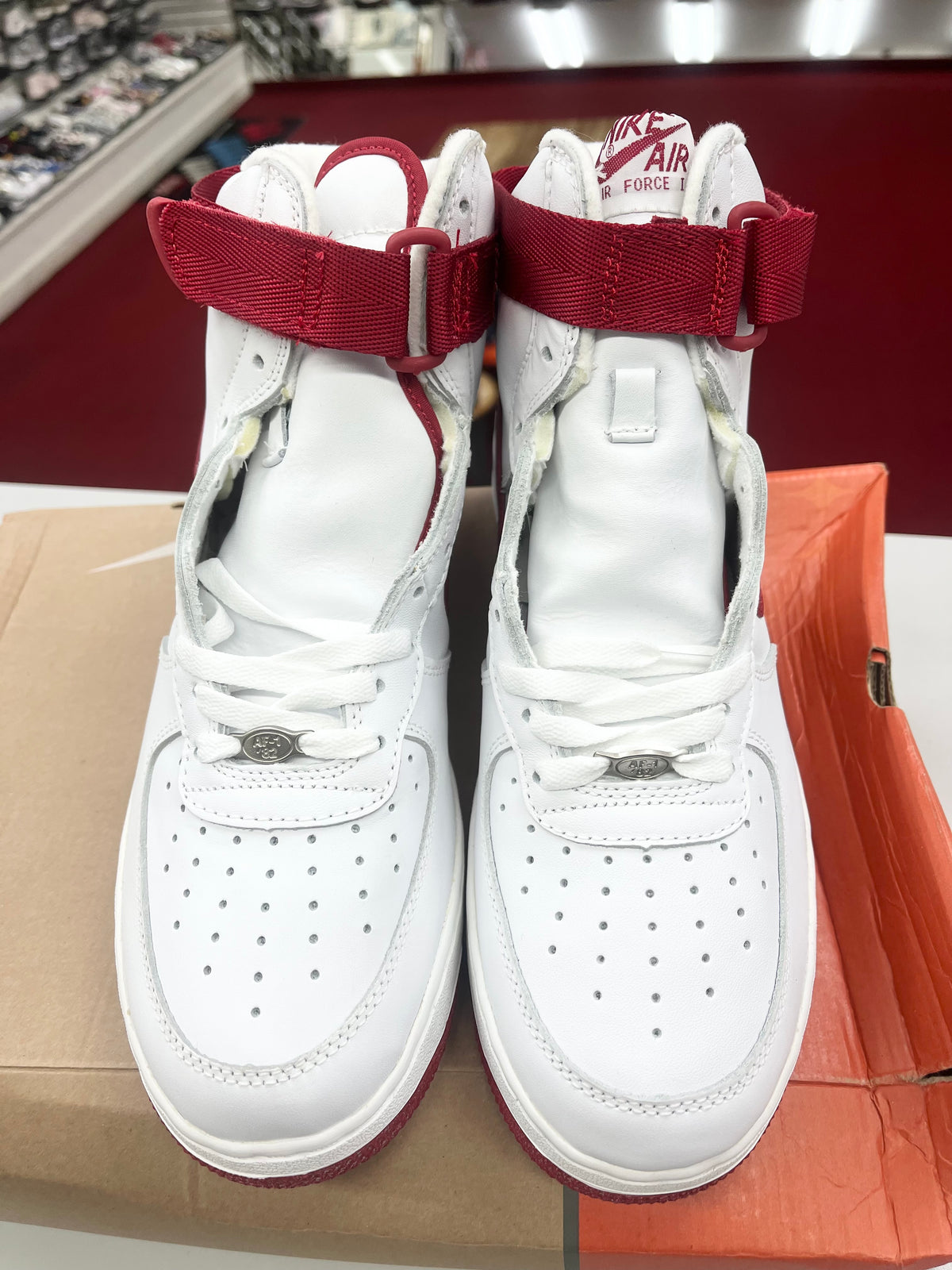 SZ 9.5 Men.    2003 Nike Air Force 1 High White Varsity Red.