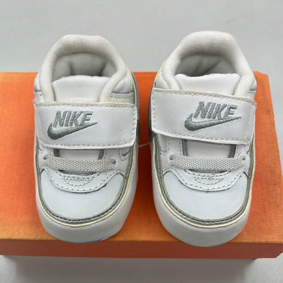 2008 Newborn Nike Classic BW.