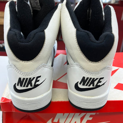 SZ 9 Men.       1992 Nike Court Force Mid.