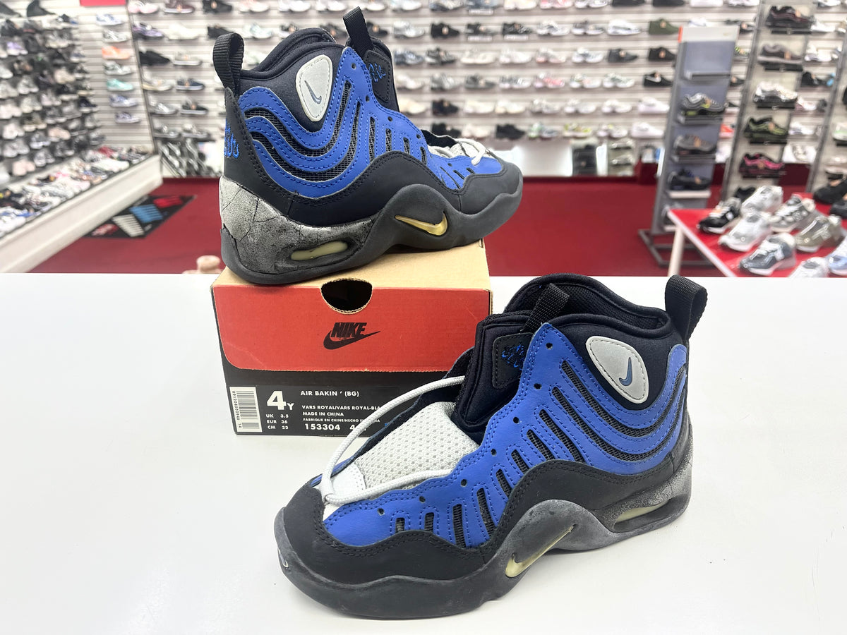 SZ 4Y.   1997 Kids Nike Air Bakin Royal.