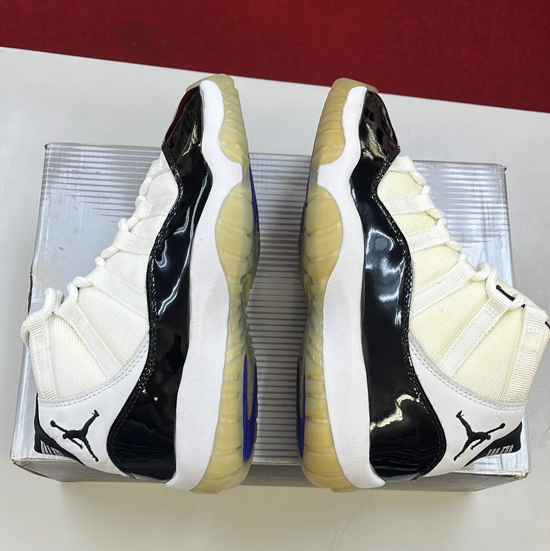 SZ 7 Men.       2000 Jordan XI Concord.