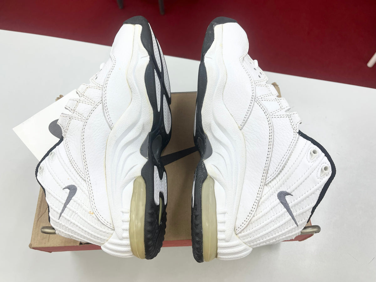 SZ 7.5 Men.    1997 Nike Air MZ3