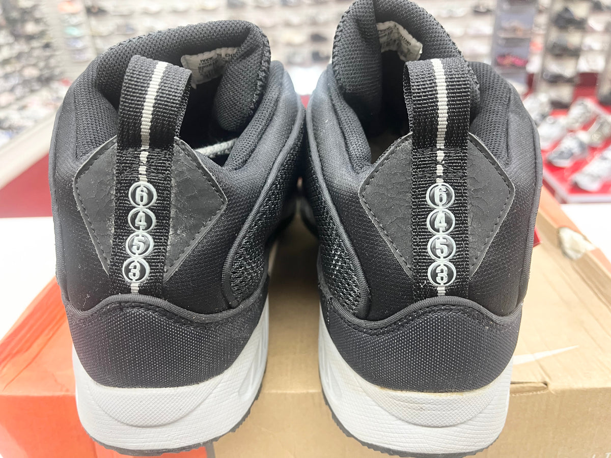 SZ: 13 men.      1999 Nike Air Famished Goretex.