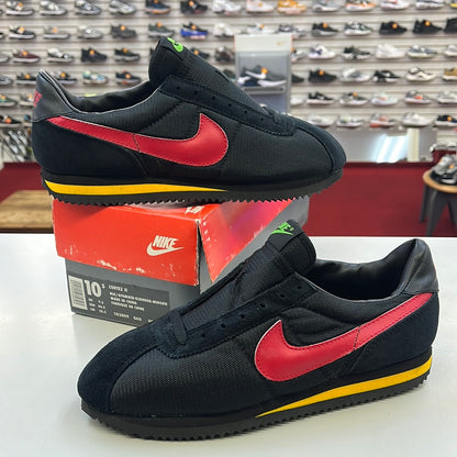 SZ 10.5 Men.      1992 Nike Cortez II