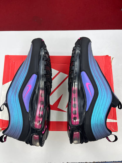 SZ 9 Men.       2018 Nike Air Max 97 Throwback Future.