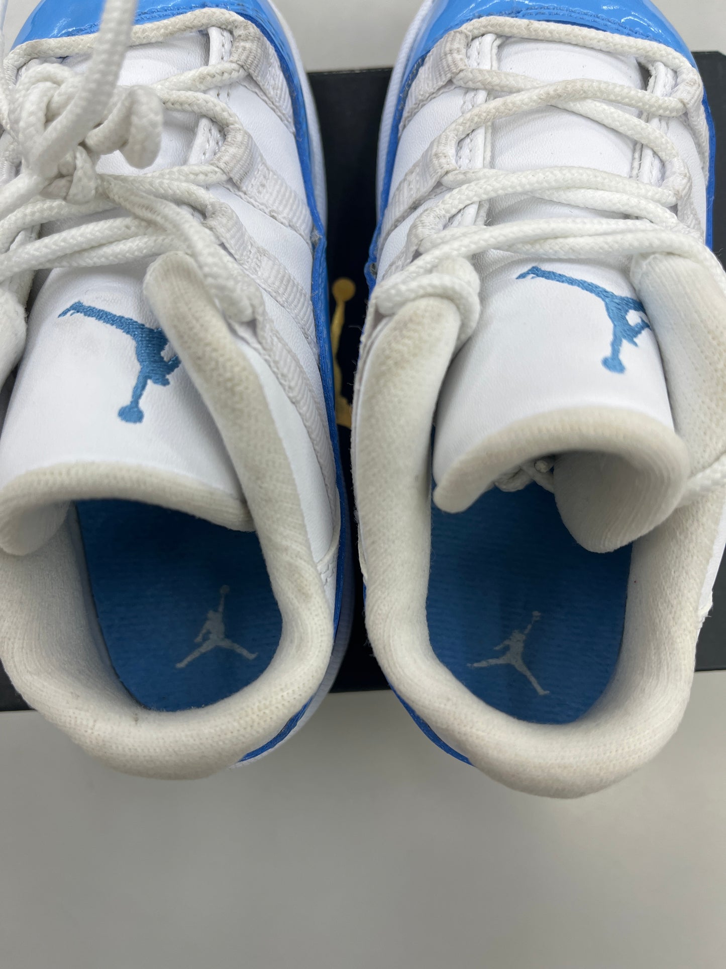 SZ 8C.     Used 2016 Jordan 11 Retro Univ Blue.