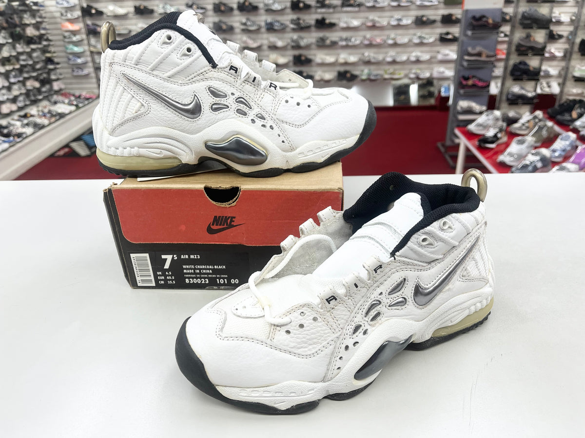 SZ 7.5 Men.    1997 Nike Air MZ3