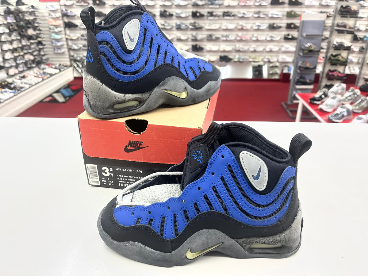 SZ 3.5Y.   1997 Kids Nike Air Bakin Royal.