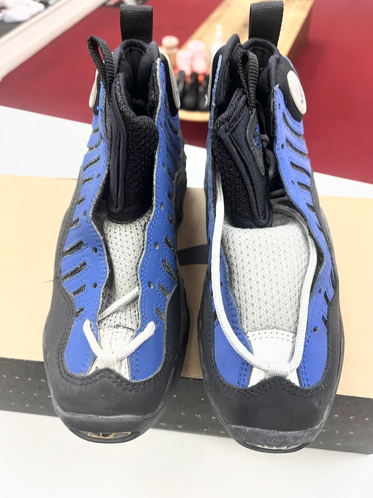 SZ 4Y.   1997 Kids Nike Air Bakin Royal.
