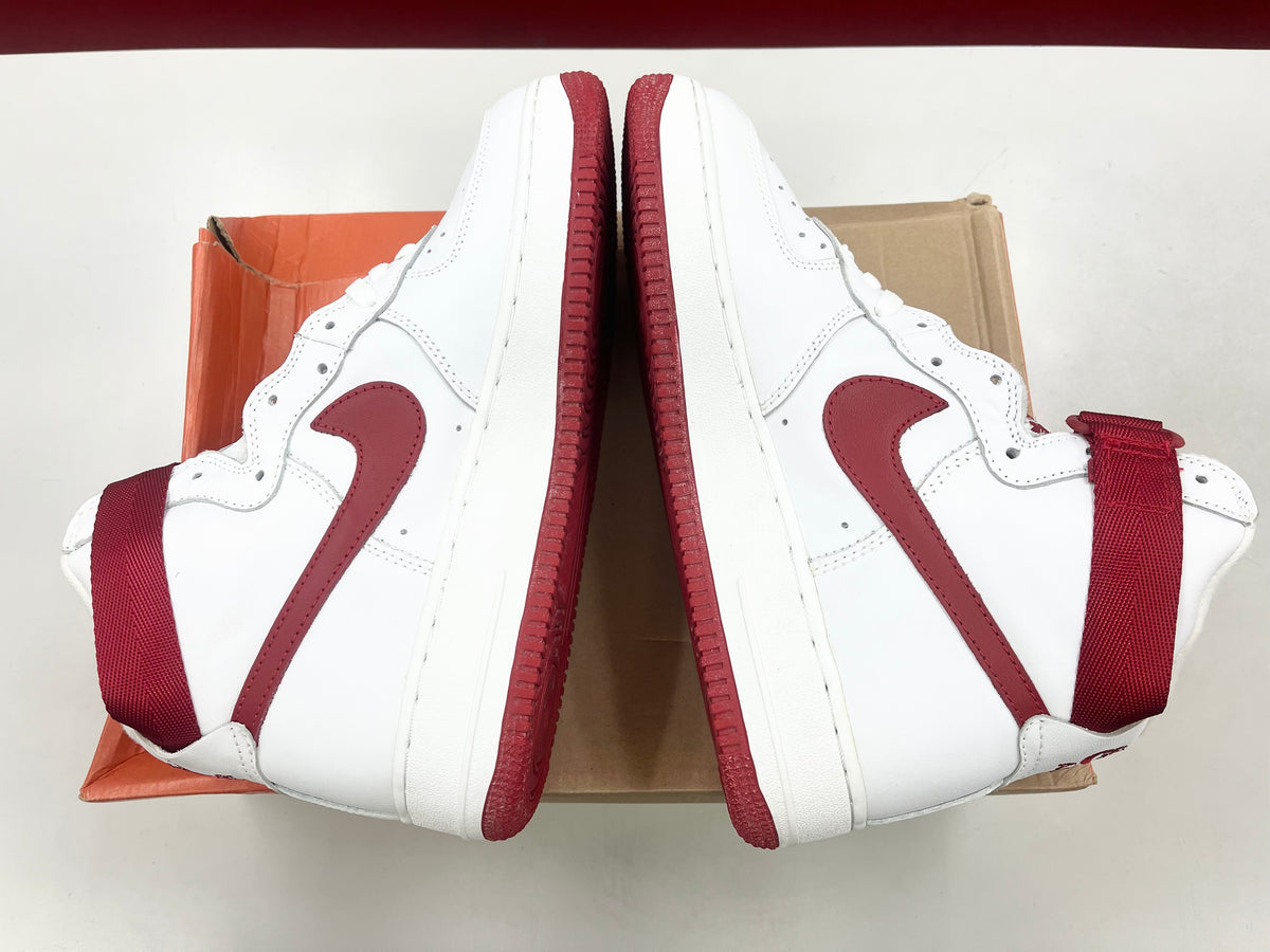 SZ 9.5 Men.    2003 Nike Air Force 1 High White Varsity Red.