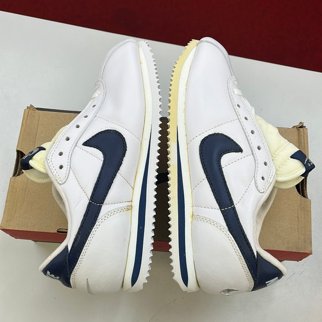 SZ 7.5 Men.    1996 Nike Leather Cortez.