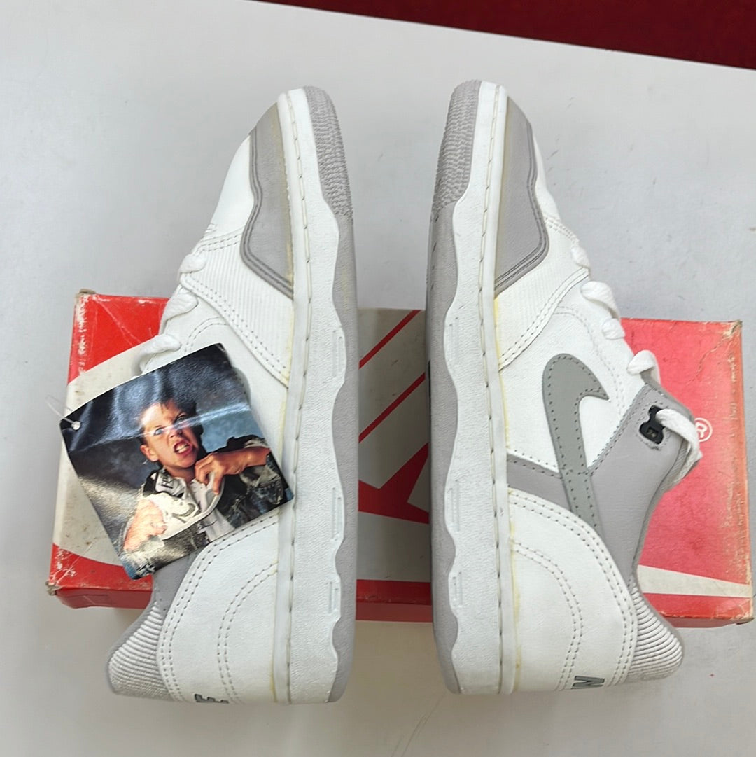 SZ 5.5Y.      1988 Nike Driving Force GS.