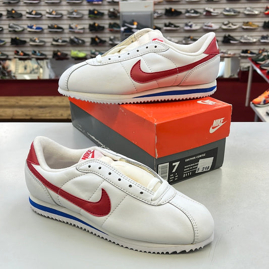 SZ 7 Men.     1995 Nike Leather Cortez.