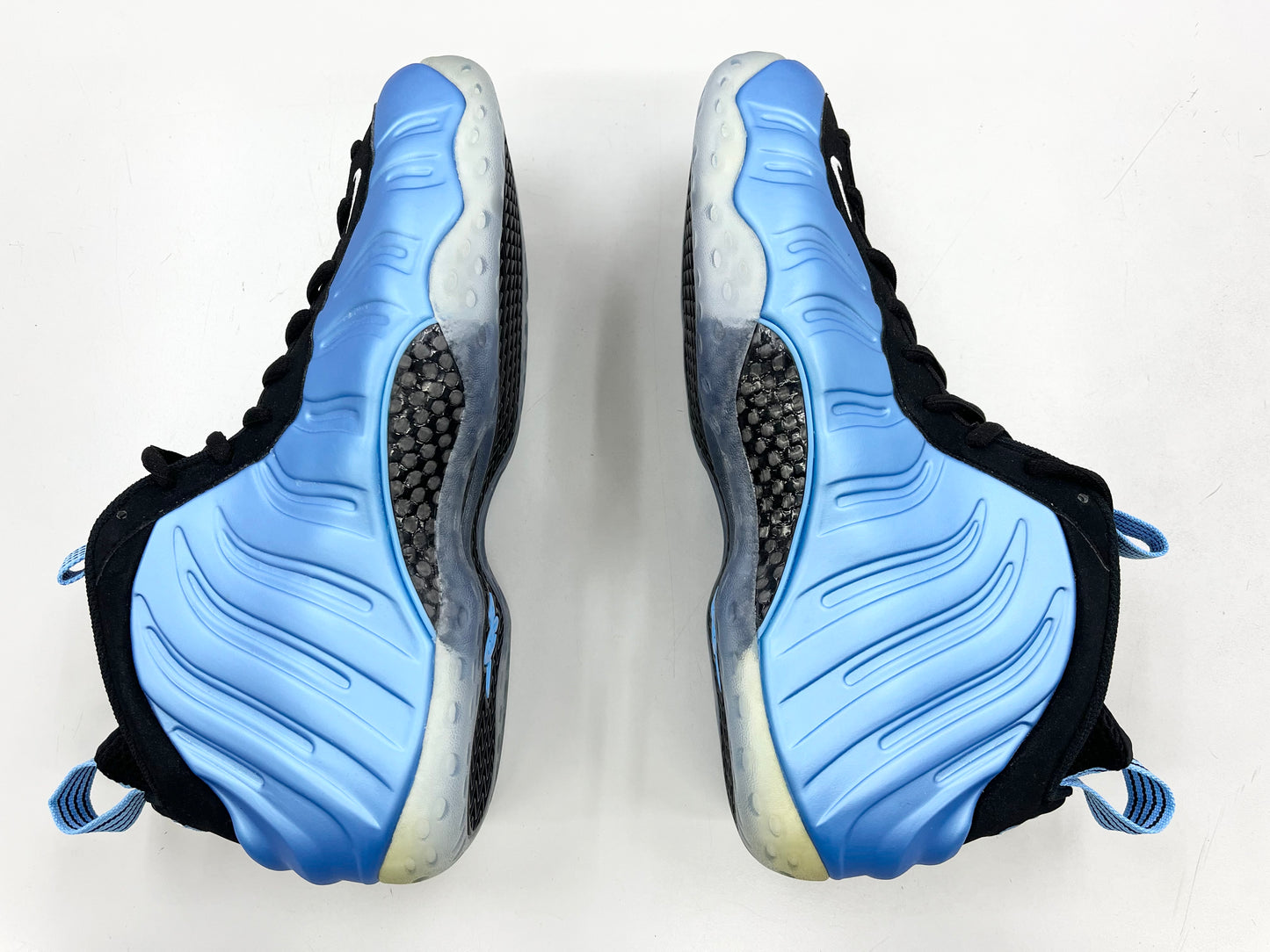 SZ 11.5 Men.     2016 Nike Foamposite One Univ. Blue.