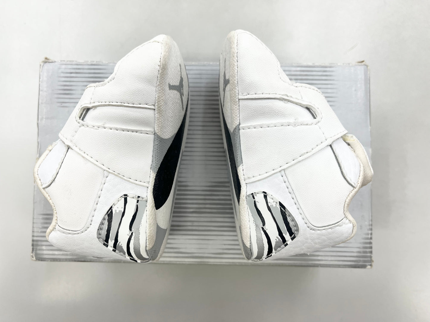 SZ 1C.        2001 Baby Jordan 8 retro low.
