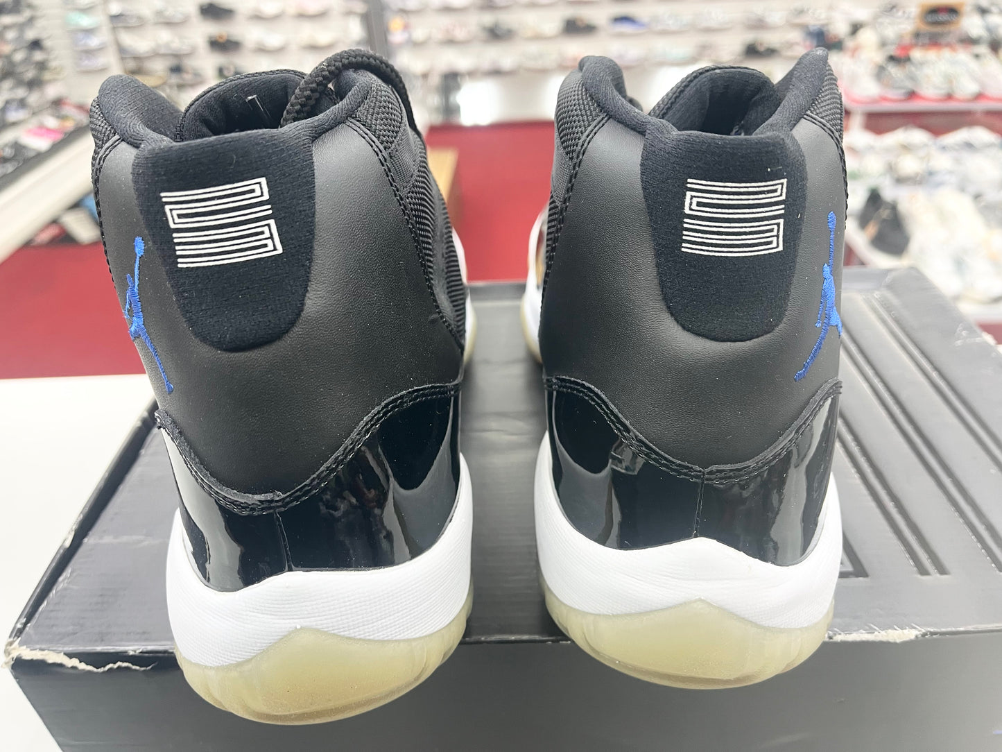 SZ 12 Men.  2009 Jordan XI Space Jam.