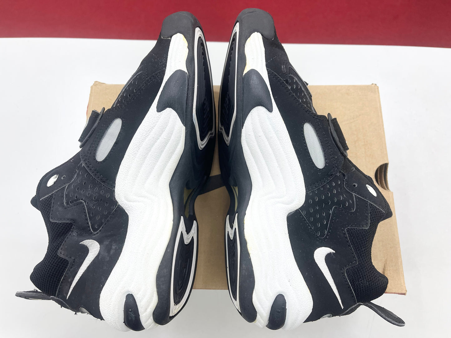 SZ 10 Men.      1996 Nike air Hops Flight.