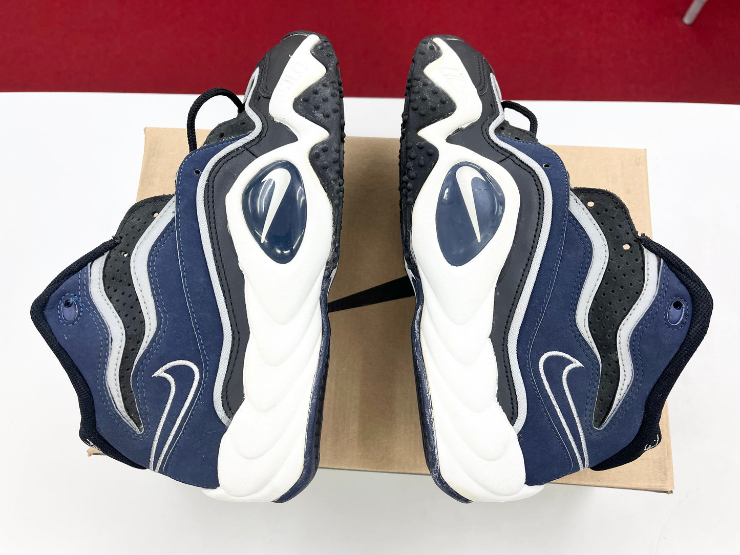 SZ 9 Men.      1996 Nike Air Flight Turbulence Navy.