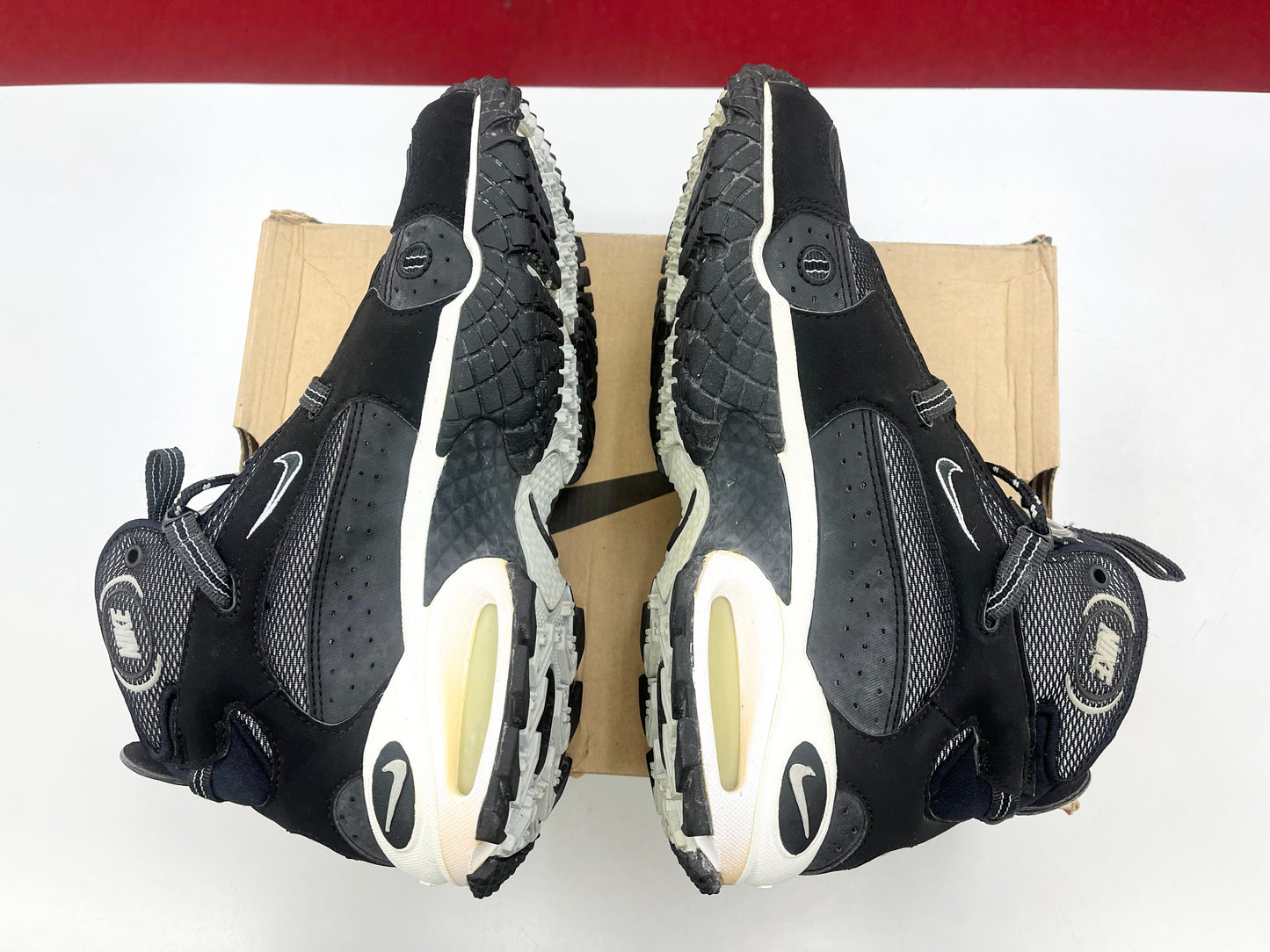 SZ 10 Men.    1998 Nike Air Aftermath Mid.