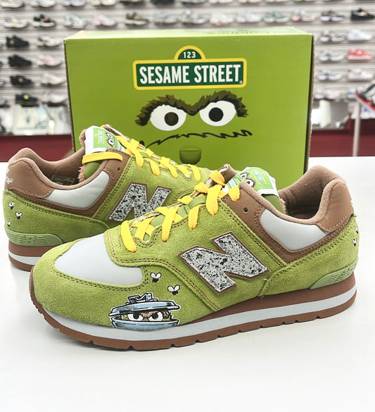 Kids New Balance 574 x Sesame Street Oscar the crouch.