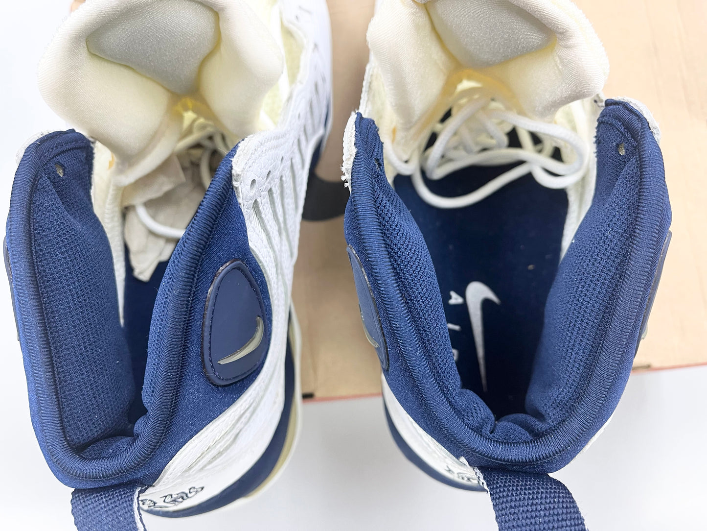 SZ 9 Men.      1997 Nike Air Bakin Midnight Navy.