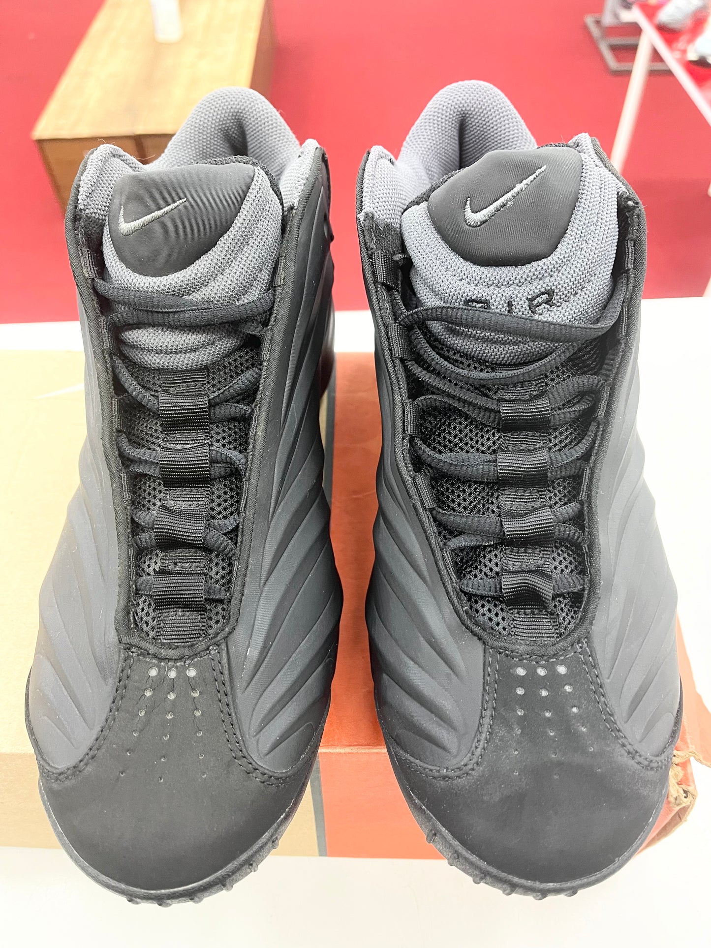SZ 8.5 men.     2001 Nike Air Podposite Black.