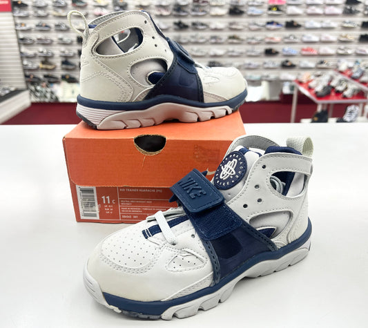 SZ 11C.      2004 Kid Nike Trainer Huarache.