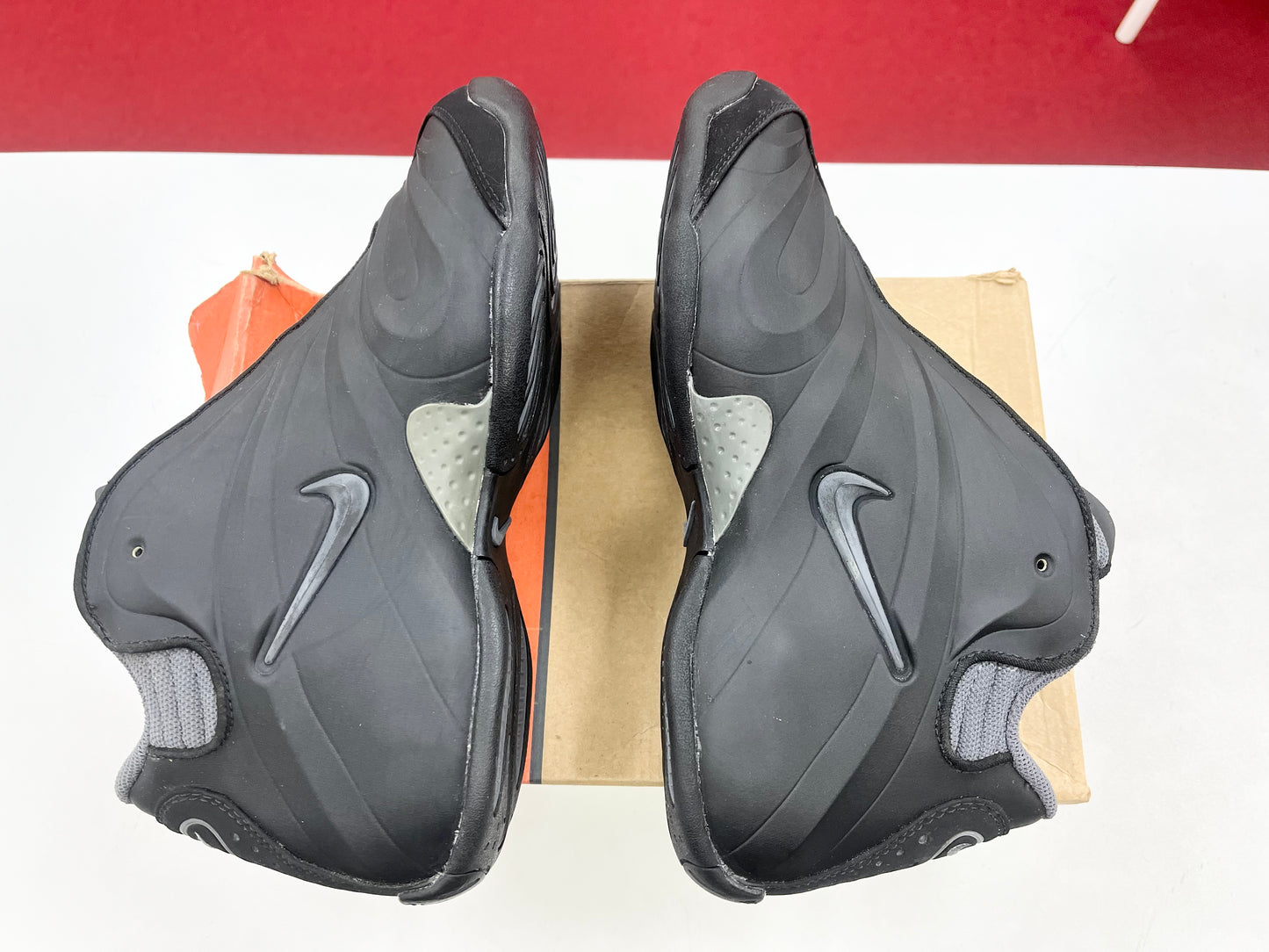 SZ 8.5 men.     2001 Nike Air Podposite Black.