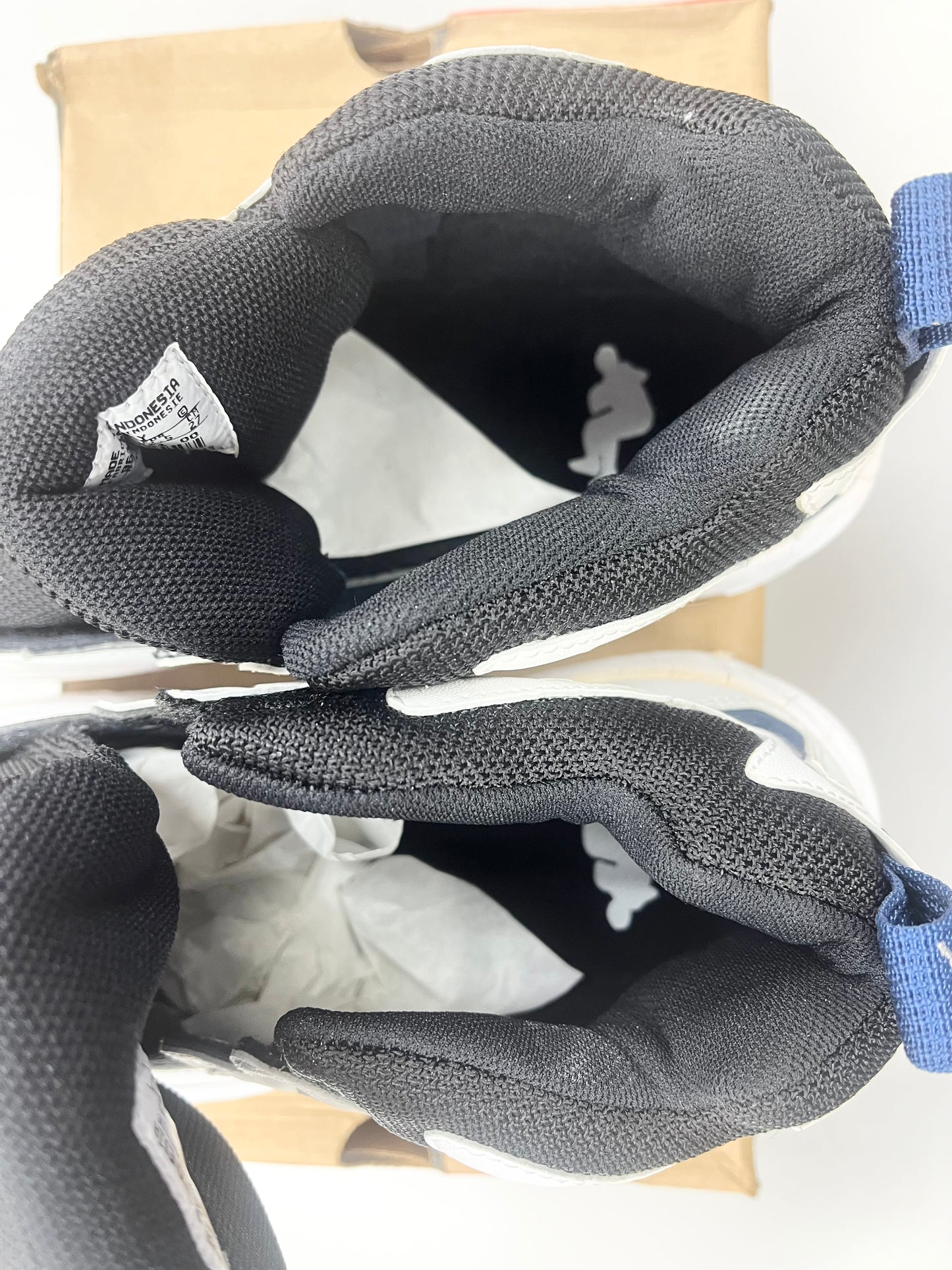 SZ 9 Men.       1996 Nike Air Charles Barkley 4.