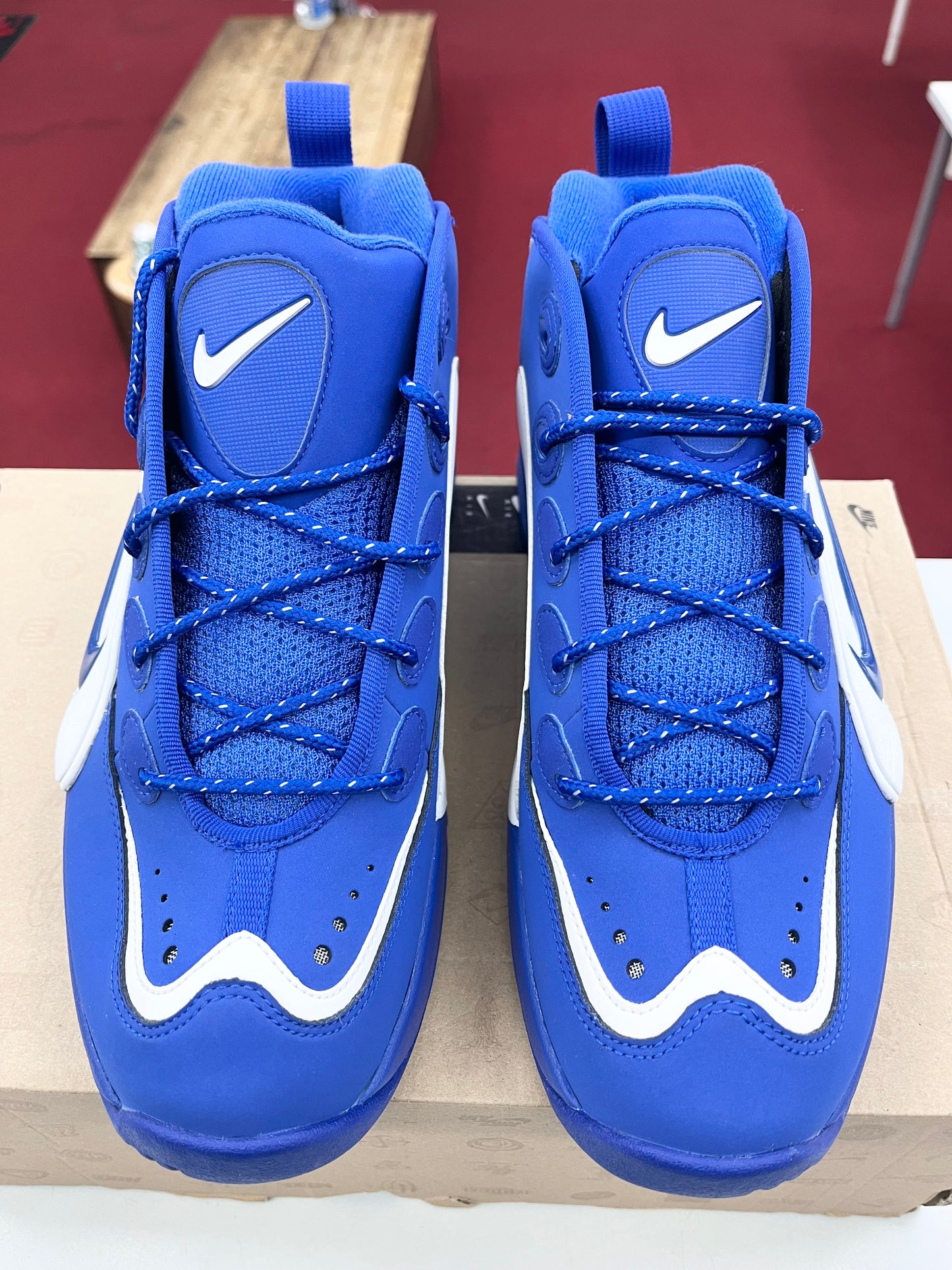 SZ 10 Men.      2012 Nike Air Way Up hyper Blue.