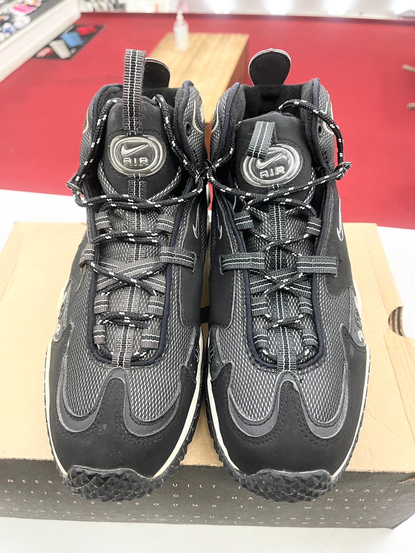 SZ 10 Men.    1998 Nike Air Aftermath Mid.