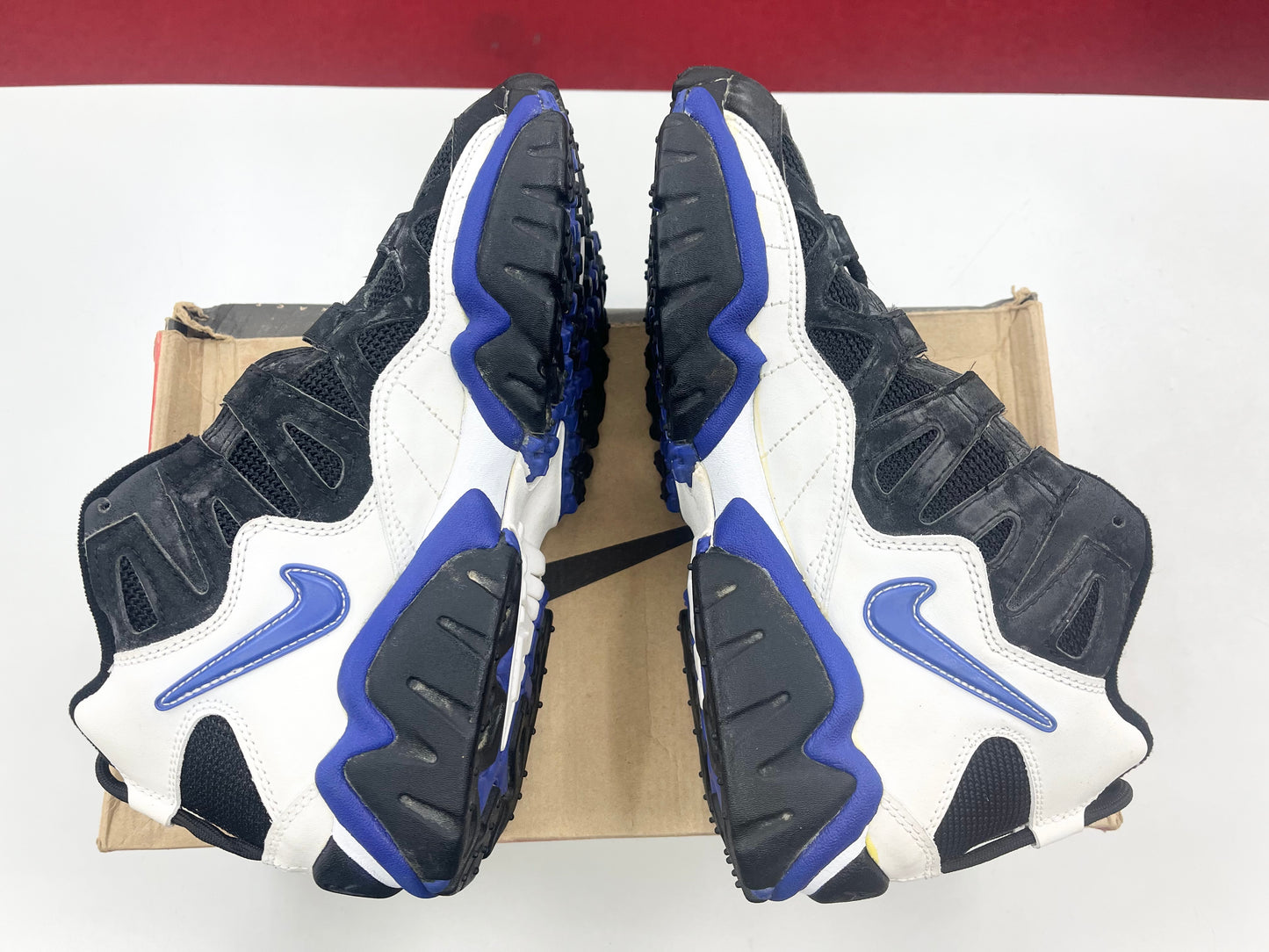 SZ 9.5 Men.     1996 Nike Air Slant Mid.