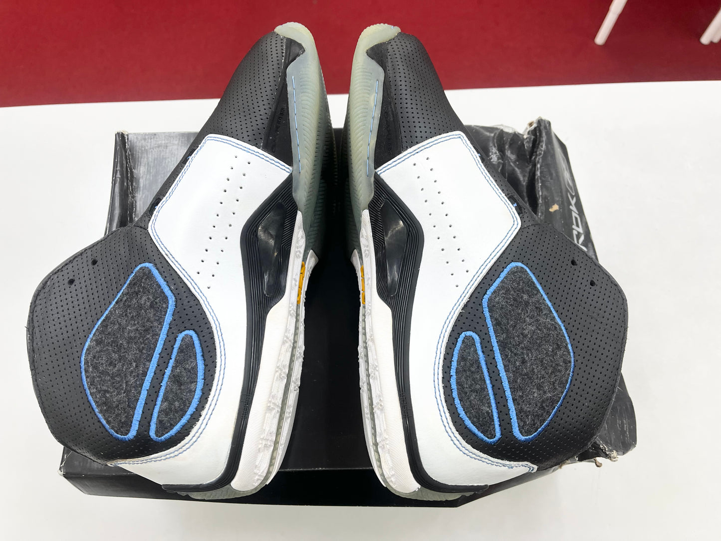 Size 11 Men.      2007 Reebok Answer XI.