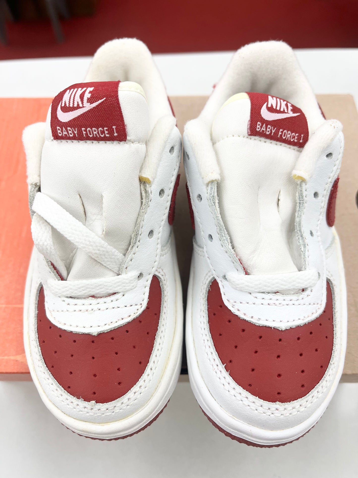 SZ 8C.     2003 Baby Nike AF1 low White/Red.