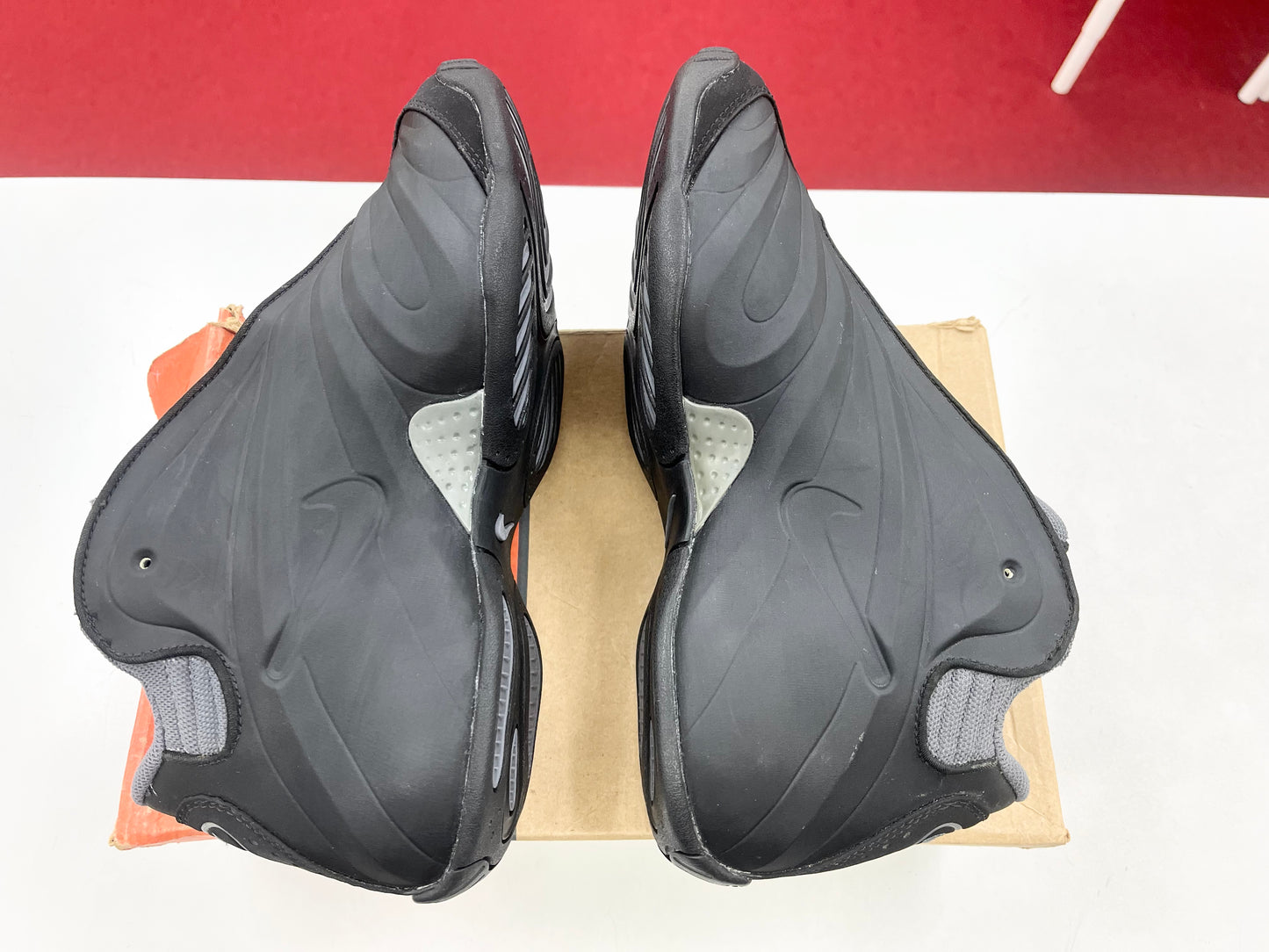 SZ 8.5 men.     2001 Nike Air Podposite Black.