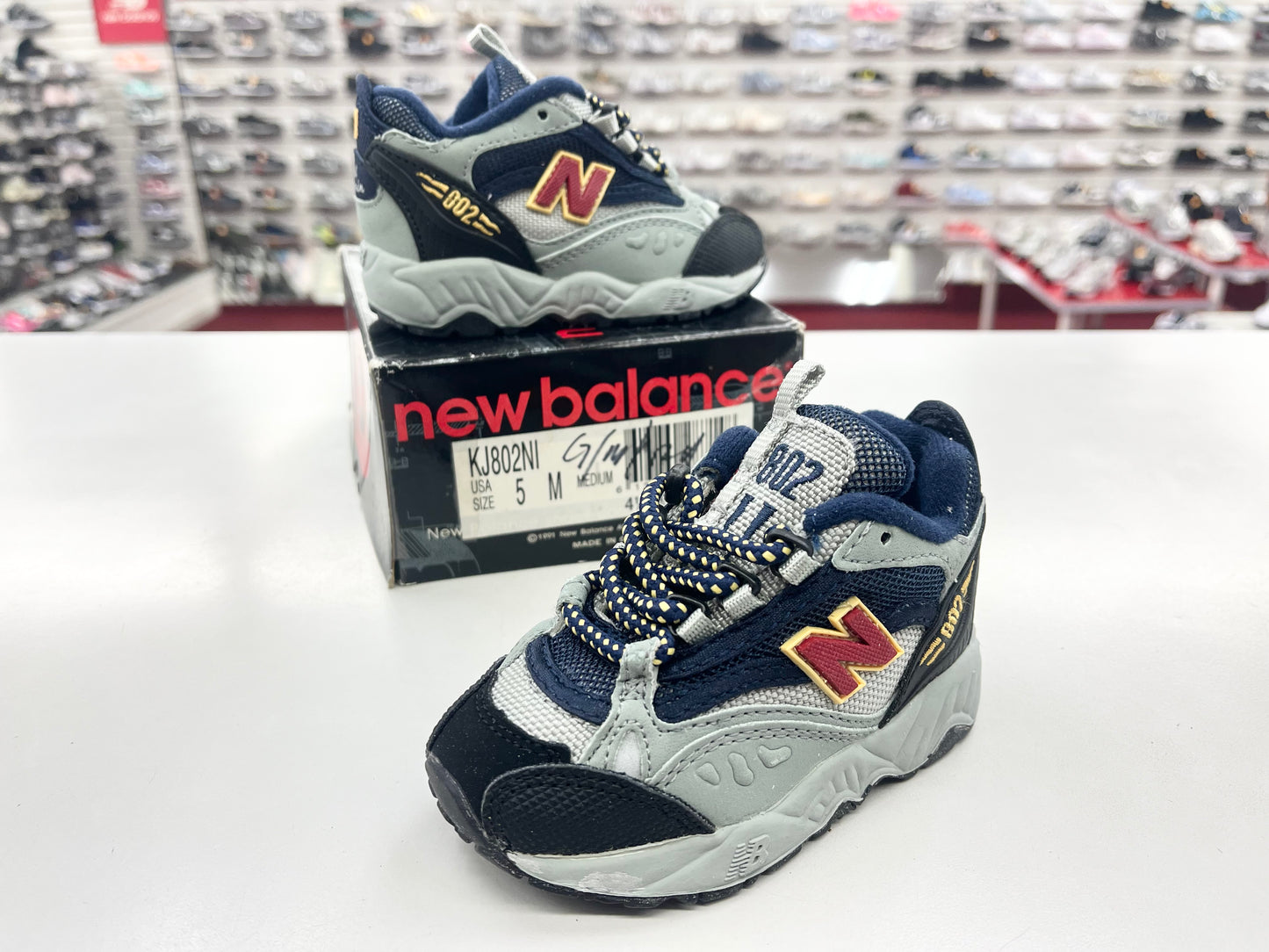 SZ 5C.     Baby New Balance 802.