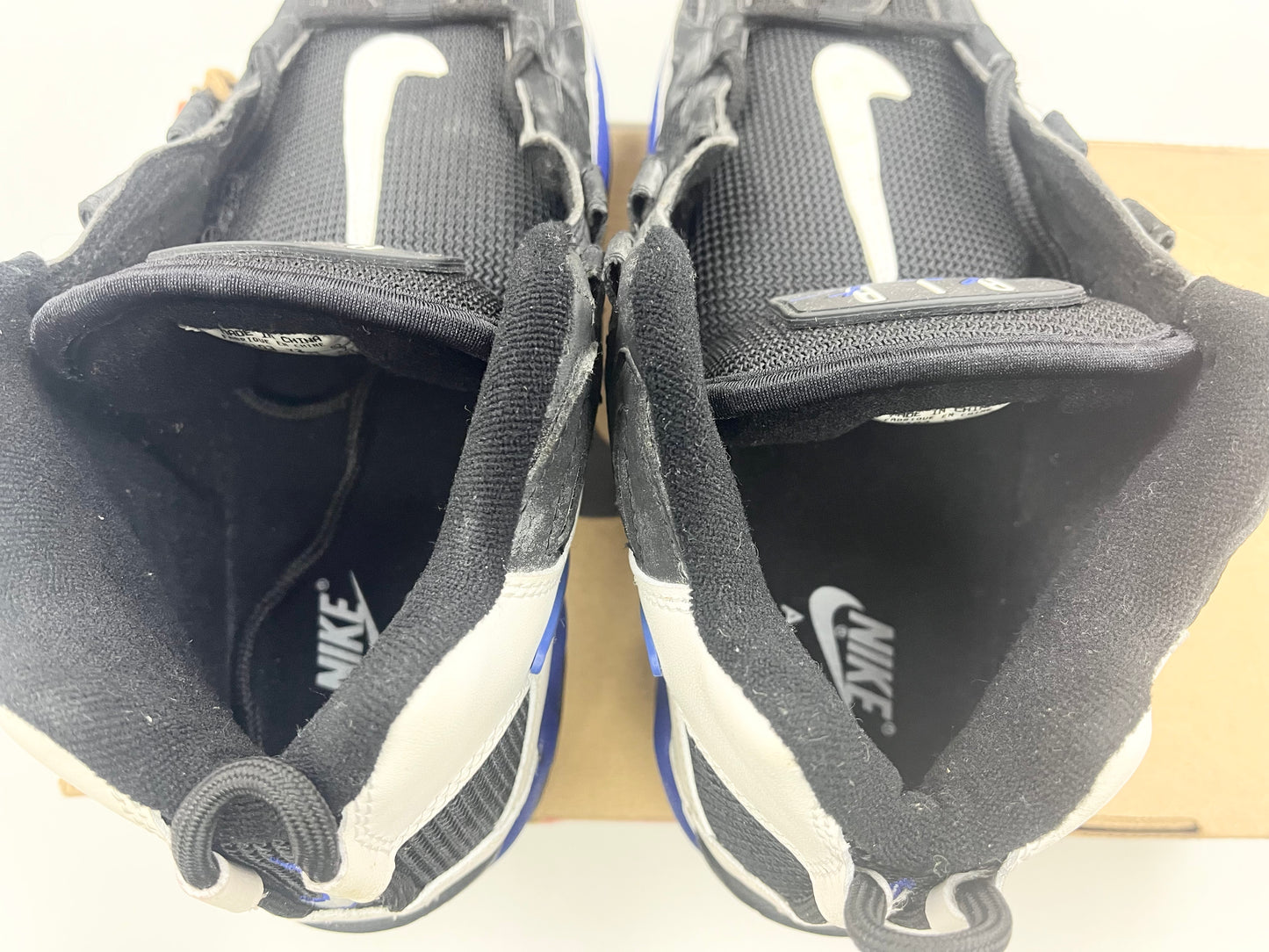 SZ 9.5 Men.     1996 Nike Air Slant Mid.