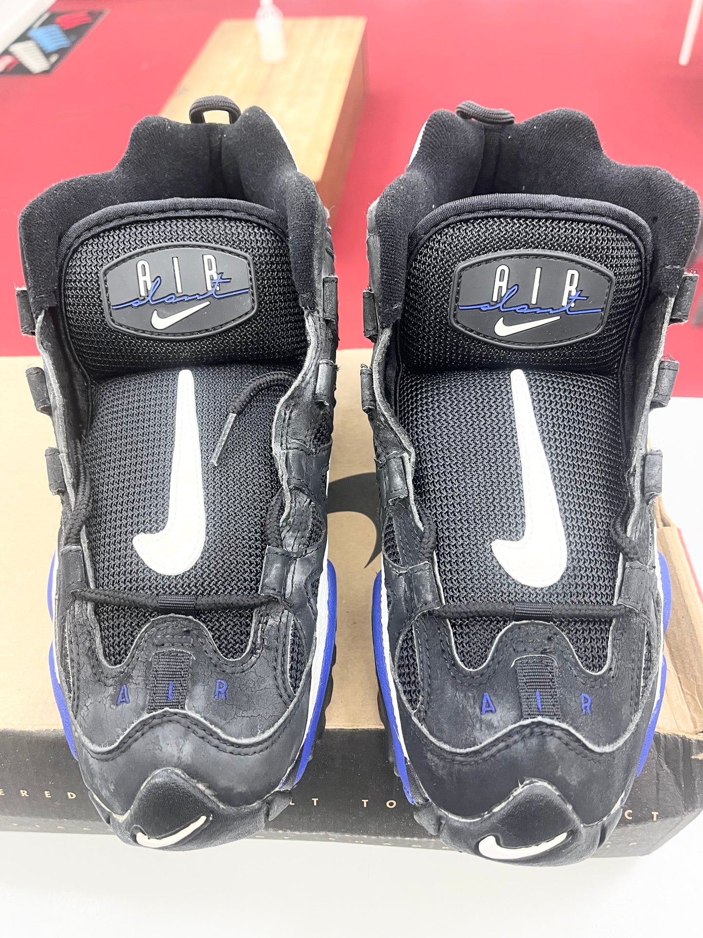 SZ 9.5 Men.     1996 Nike Air Slant Mid.