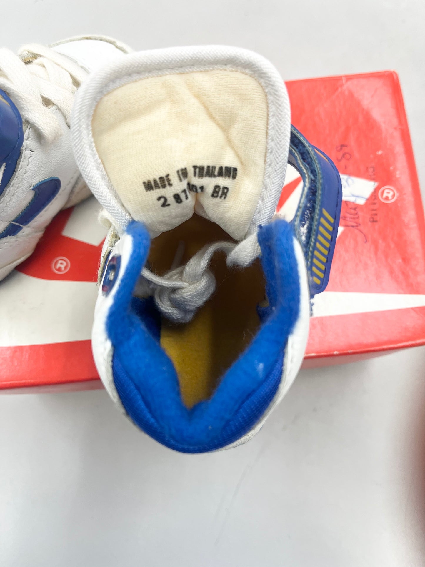 SZ 2C.      1987 Baby Nike Alpha Force.