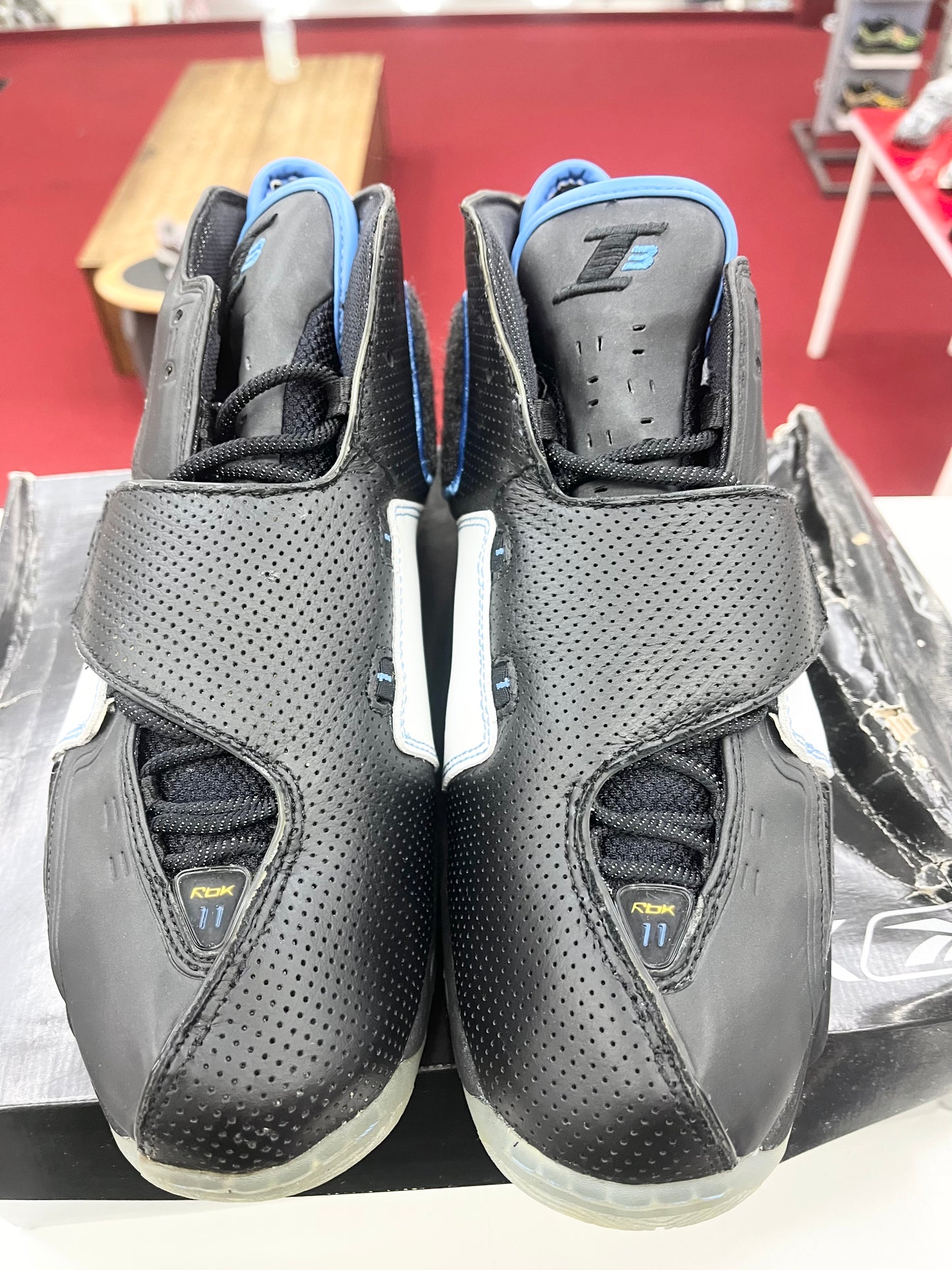 Size 11 Men.      2007 Reebok Answer XI.